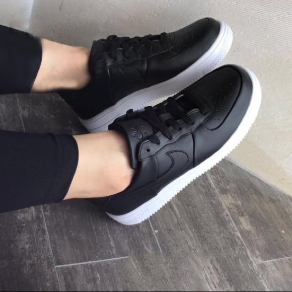 NIKE AIR FORCE 1 ULTRAFORCE BLACK WOMENS SHOES NWT NIKE AIR FORCE 1 ULTRAFORCE BLACK WOMENS SHOES NWT